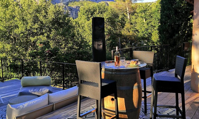 Saint-Antonin-sur-Bayon House | Havre de paix 5* - House with swimming pool and Jacuzzi Sainte Victoire view