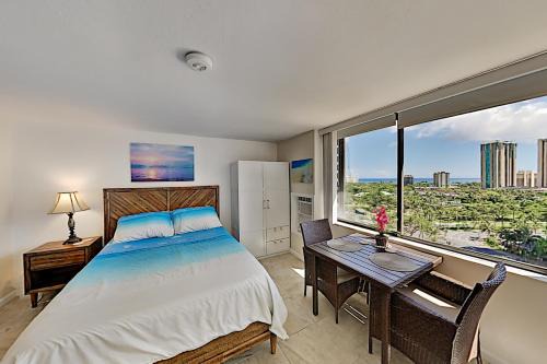 McCully - Moiliili Apartment | Hawaiian Monarch 1604 condo