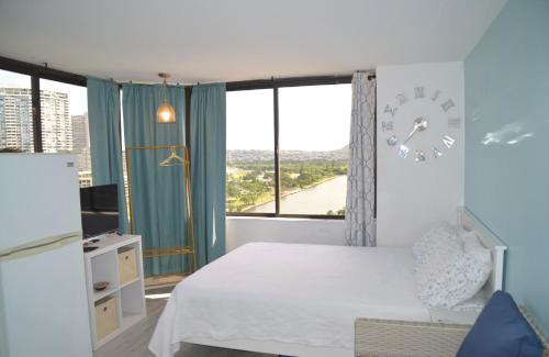 McCully - Moiliili Apartment | Hawaiian Monarch 1611 condo