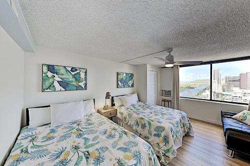 McCully - Moiliili Apartment | Hawaiian Monarch 2108 condo