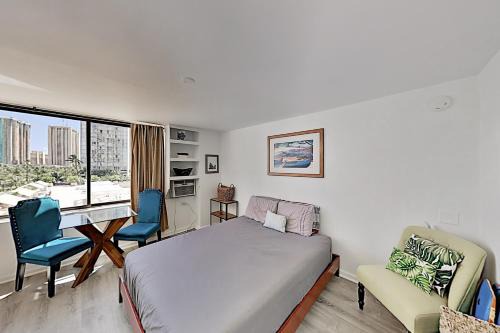 McCully - Moiliili Apartment | Hawaiian Monarch 805 condo