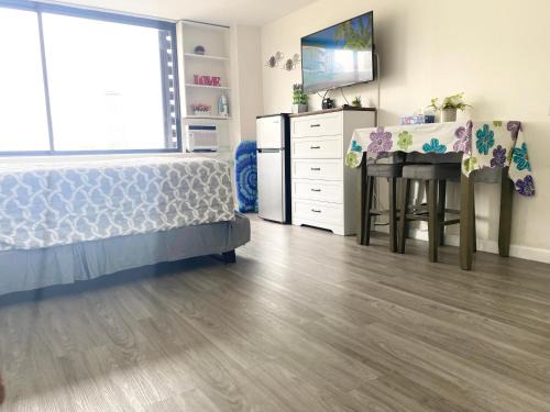 Waikiki Apartment | Hawaiian monarch cozy studio
