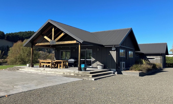 Otane House | Hawkes Bay Riverside Peaceful Paradise