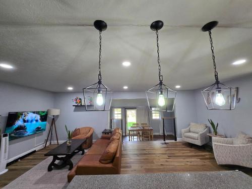 Oak Ridge House | Hawkeye Lodge of Oakridge