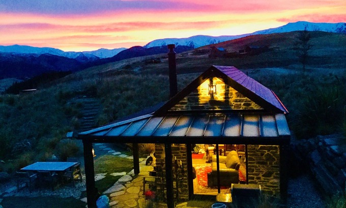 Lake Hayes Ski Chalet | HawkRidge Chalet - Honeymooners Chalet Spa Pool & Uninterrupted mountain views
