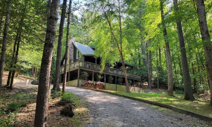 Suches Cabin | Hawks Whistle - Waterfall Nearby and Hot tub