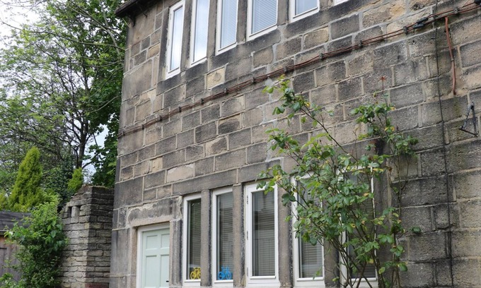 Mytholmroyd Cottage | HAWKSCLOUGH COTTAGE, pet friendly, with open fire in Hebden Bridge