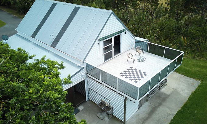 Ratana Apartment | Hawkstone Hideaway - Your Peaceful Getaway