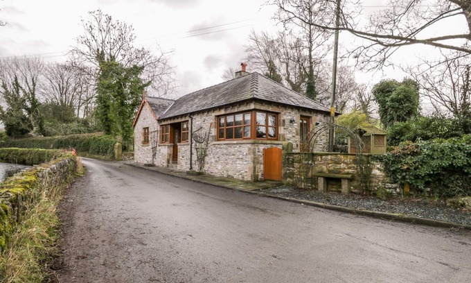 Kendal Cottage | HAWTHORN COTTAGE, family friendly, luxury holiday cottage in Sedgwick