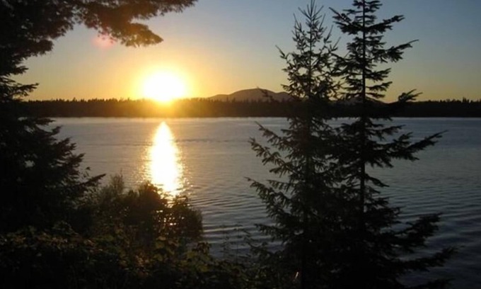 Clarksville House | Hayden Lake Summer Home/Private Dock/Spectacular Sunsets