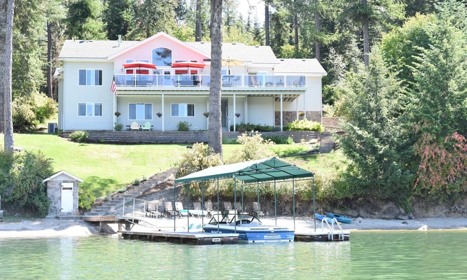 Hayden House | Hayden Lake Sunlit & Spacious Reunion Home -7 Bedrooms - Sleeps Up To 17!