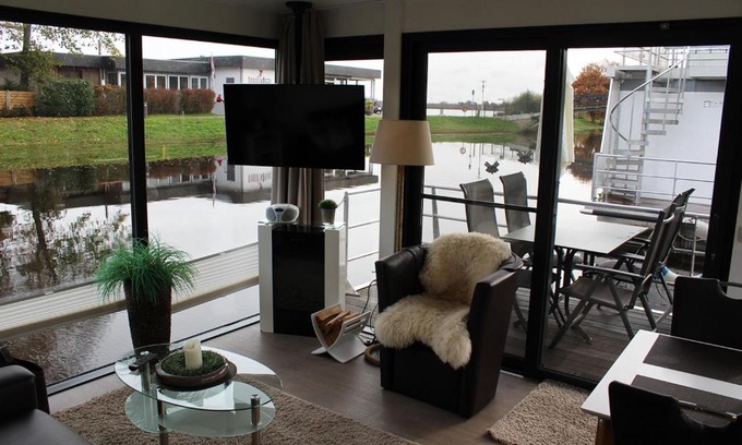 Bad Bederkesa Boat Rental | HB 3 - Hausboot Bad Bederkesa