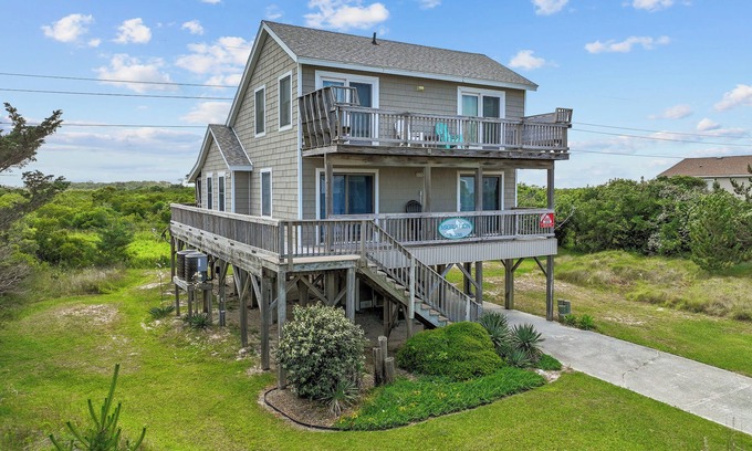 South Nags Head House | Head for the beach and settle into Migration!