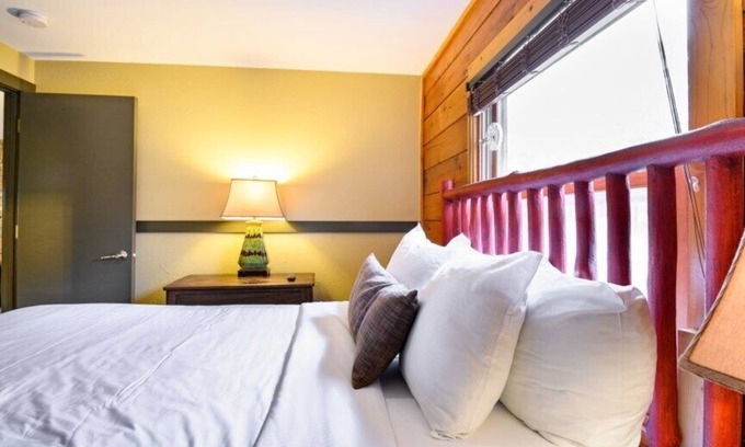 Wisconsin Dells Condo | Headline