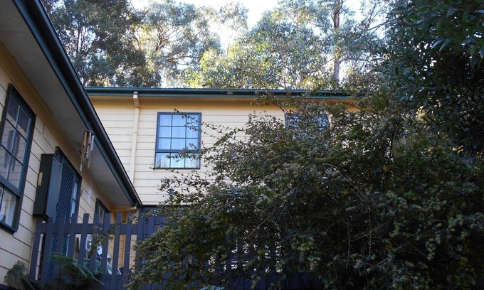 Healesville House | HEALESVILLE GETAWAY - Comfortable Family & Pet Friendly (by arrangement)