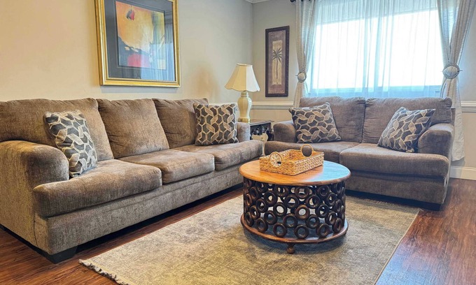 Peachtree Center Apartment | Heart Downtown King Bed City View w Washer Dryer