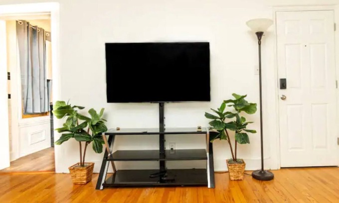 Albany Apartment | Heart of Albany - Skip from Work to Happy Hour