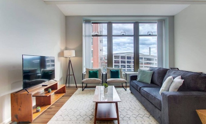 Gateway District Apartment | Heart of Downtown Cleveland | Free Parking