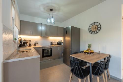 Galatas Apartment | Heart Of Galatas Apartments Holidays In crete