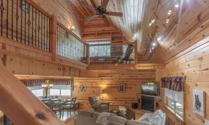 Dahlonega House | Heart of Georgia's Wine Country |Southern Living's Best Small Town in the South |Downtown Dahlonega