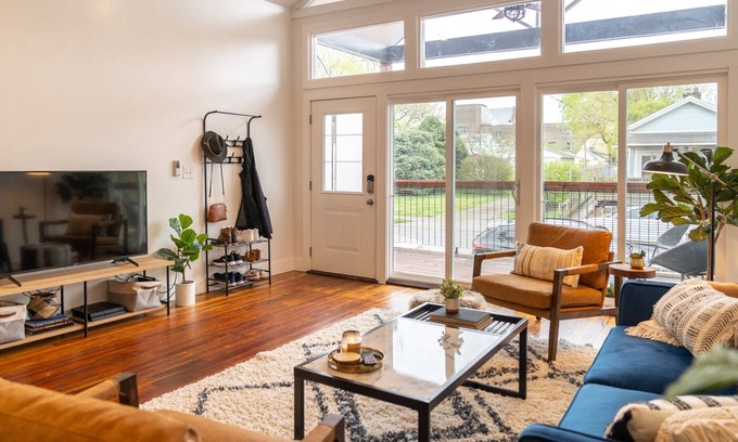 Germantown House | Heart of Germantown, steps from Logan St. Market