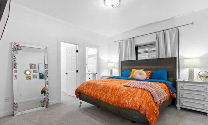 Meridian House | *Heart of Meridian*Patio, firepit*Backyard*King