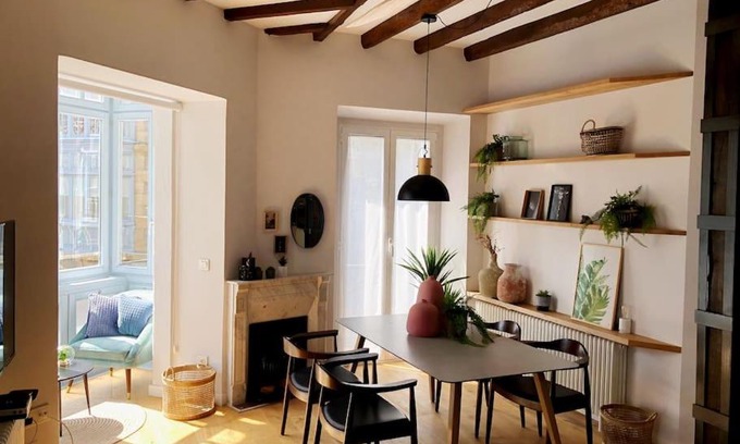 San Sebastian Centro Apartment | Heart of Midtown ⎮ 5 balconies⎮Walk Score 99