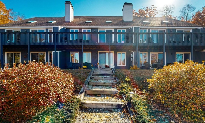 Jackson Condo | Heart of Mount Washington Valley close to ski, hike, shops & Storyland