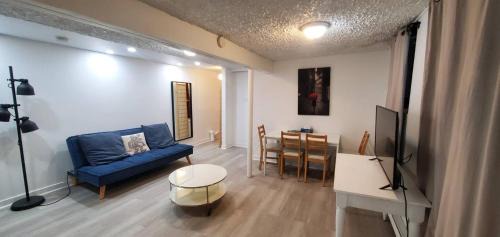 Milton Park House | Heart of MTR for Memerable Experiance 2 backyard 7minMetro Fully Renovated & Equipped
