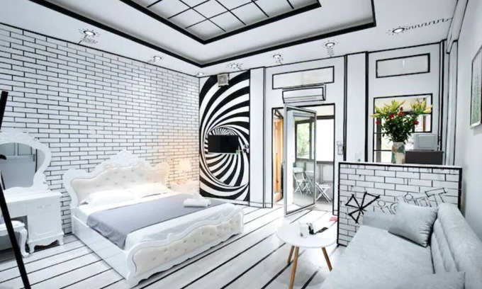 Hanoi Apartment | Heart of Old Quarter With Balcony View to Street!