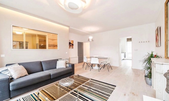 Bonne-Nouvelle Apartment | HEART of Paris, MONTORGUEIL, Les Halles, Louvre.