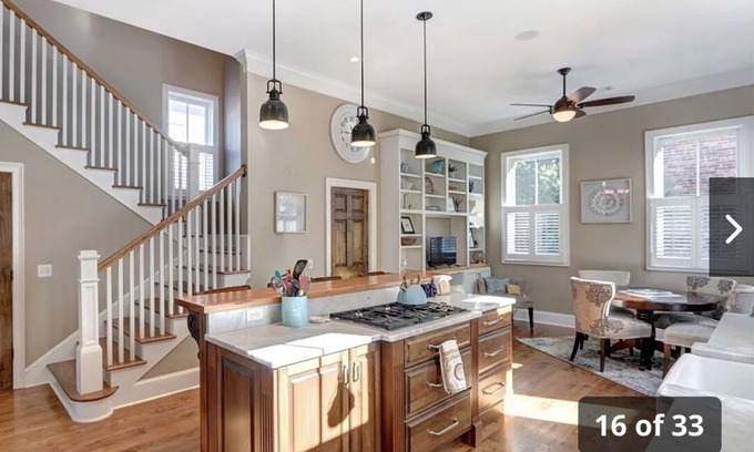 Hitch Village - Fred Wessels Homes House | Heart of Savannah- Stay in the Desired Historic District- Walking Distance