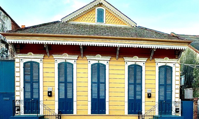 French Quarter Condo | Heart of the French Quarter for Mardi Gras!