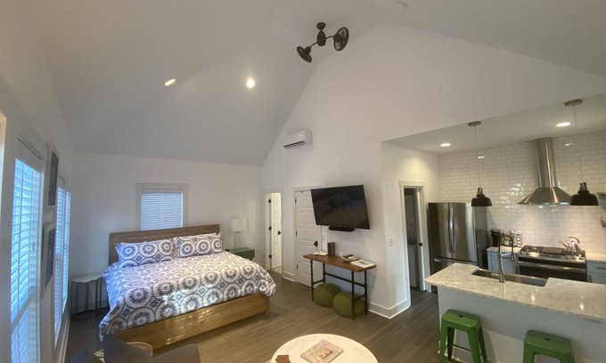 Olde Town House | Heart of the Historic District-Carriage House at 12 Lawrence