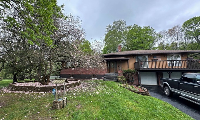 Swan Lake House | Hearthstone Home Retreat with Heated Pool