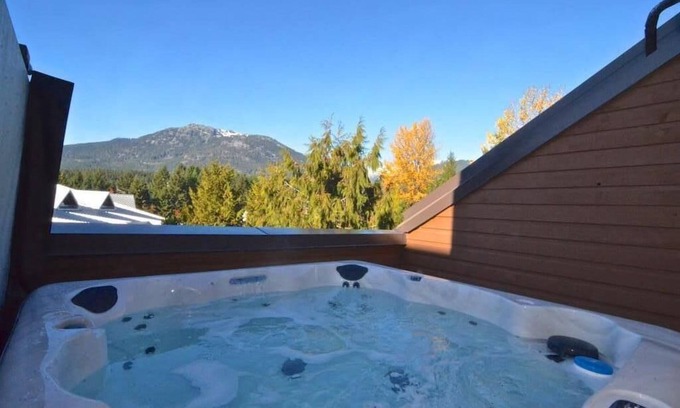 Whistler Village Apartment | Hearthstone Lodge - Hot tub - Village location - One bedroom loft