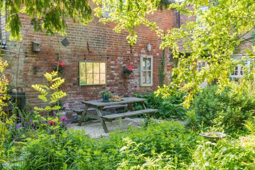 Biddenden House | Hearts of Oak by Bloom Stays