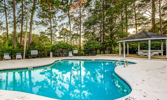 Surfside Beach Condo | Heartwarming condo w/pool, balcony, TV, & W/D-snowbird-friendly