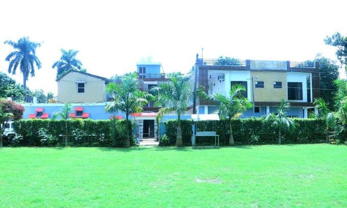 Bail Parao Hotel | Heartwood Farms Corbett