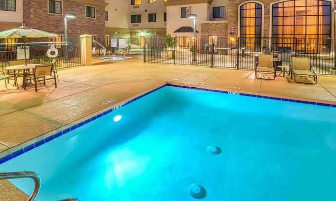 Chandler Apartment | Heated Outdoor Pool + Hot Tub + Fitness Center Access | Centrally-Located Studio