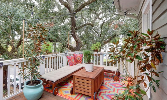 Savannah Victorian District Condo | Heated Pool Access, Luxe Forsyth Condo