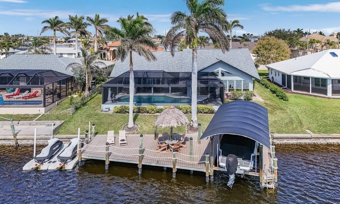 Eight Lakes House | Heated Pool, Beautiful Sunsets, Fishing Dock- Villa Thunderbird View - Roelens Vacations