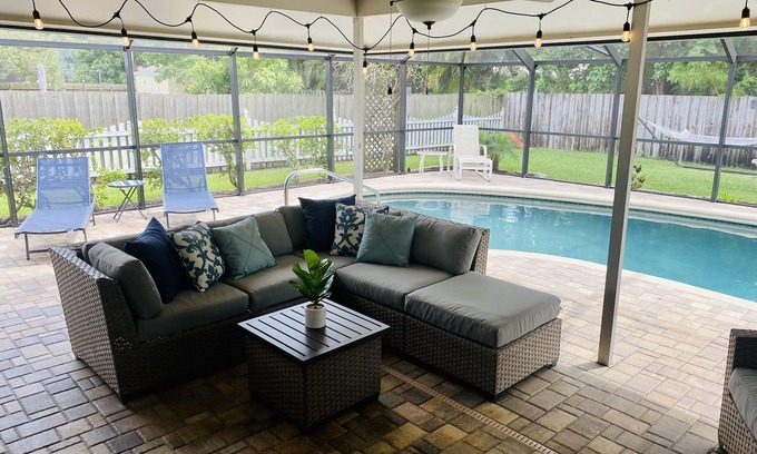Sarasota House | HEATED pool, bike to Siesta, quiet street, 1 MILE to beach INTACT after storm