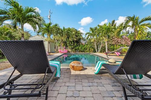 Trafalgar House | Heated Pool, Family Friendly, Outdoor Lounge - Shore Beats Working - Roelens
