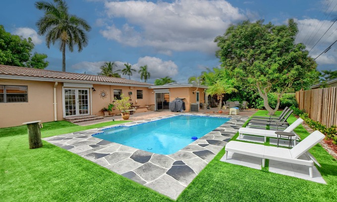 Lake Worth House | Heated Pool Home 3.6 Miles from Beach