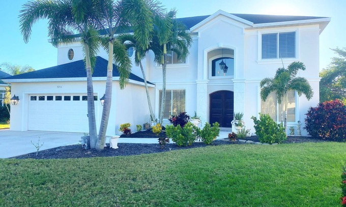 Palma Sola House | Heated pool home near Anna Maria Island beaches