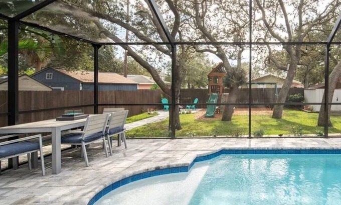 Tampa House | Heated Pool Island Oasis! 2 bedroom/2 bath in the heart of South Tampa.