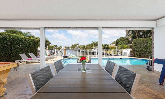 Bermuda Riviera House | Heated pool, minutes from the beach!