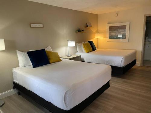 Trailer Estates Apartment | Heated Pool, Strong WI-FI, TV, Tiki Bar & Grill!
