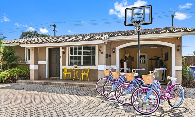 Deerfield Beach House | Heated Pool w/Yard Games 3BD Deerfield Beach